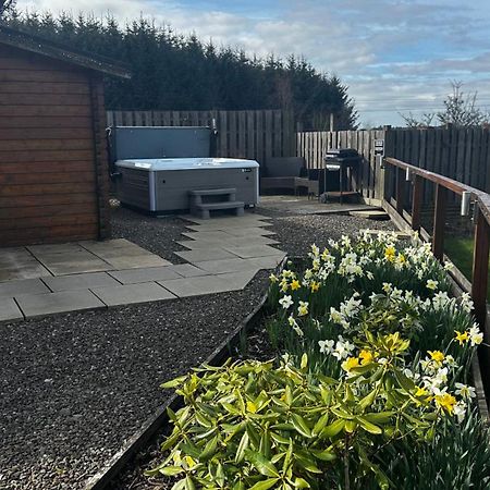 Lochinvar - Highland Log Cabin With Private Hot Tub Airdrie Buitenkant foto