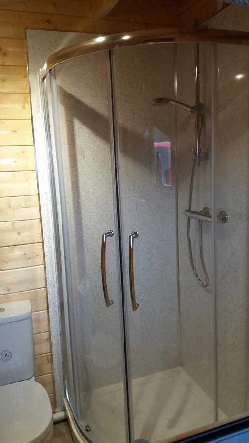 Lochinvar - Highland Log Cabin With Private Hot Tub Airdrie Buitenkant foto